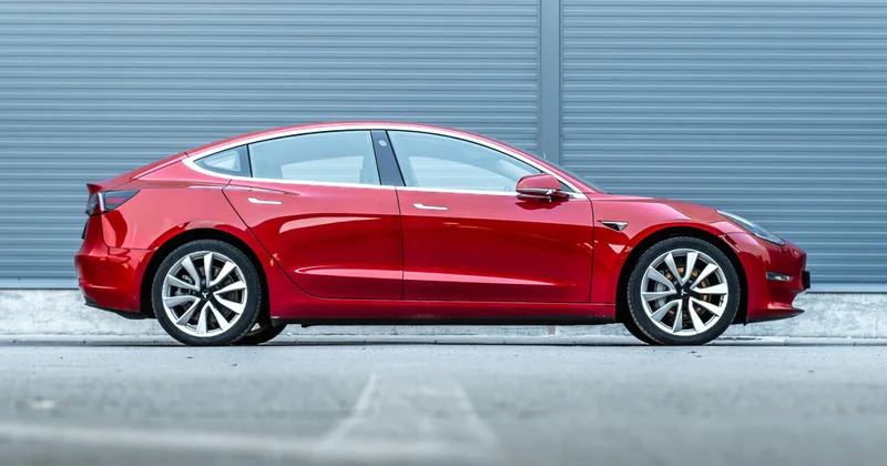 В США проверят Tesla Илона Маска из за частых аварий