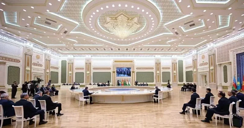 Два саммита в Авазе: Как ЦА и СНГ перекраивают экономическую карту Евразии АНАЛИТИКА