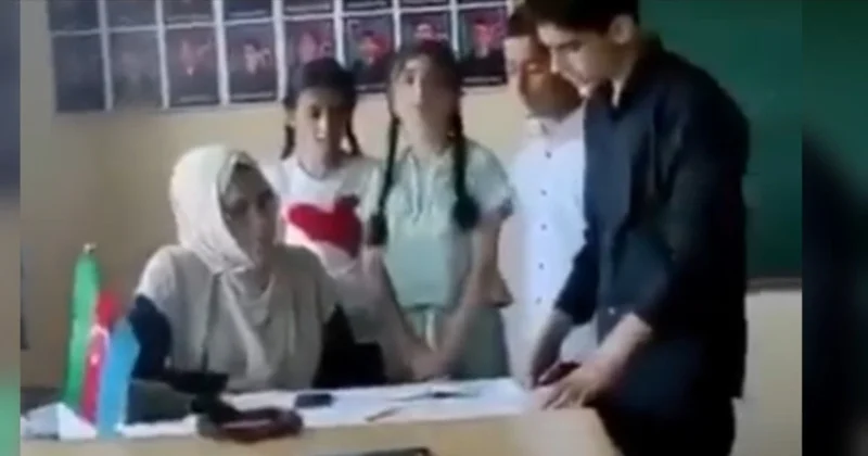 Müəllim Xameneyiyə həsr olunan mahnı oxutdurdu VİDEO