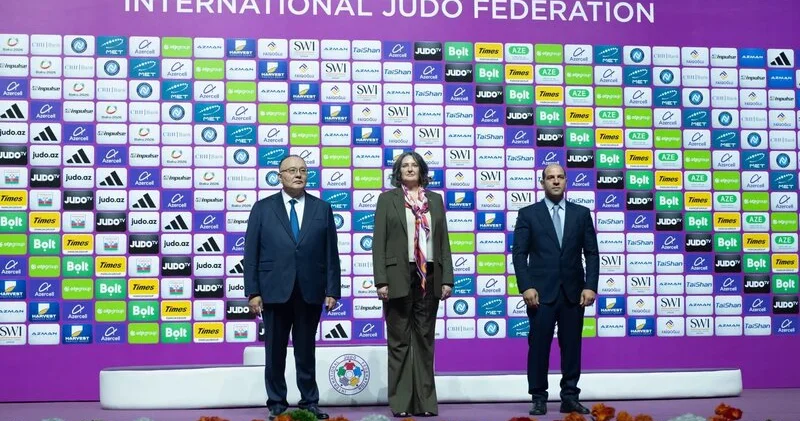 Cüdo üzrə dünya çempionatının bayrağı Qazaxıstana təhvil verildi