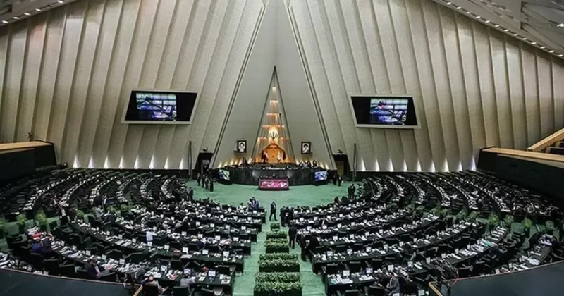 Парламент Ирана проведет голосование по новому министру обороны