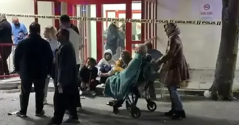 İstanbulda xəstəxanada yanğın nəzarətə alındı xəsarət alan yoxdur YENİLƏNDİ