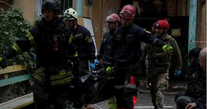 Rusiya Zaporojyeni bombaladı, 12 nəfər öldü Üçü uşaqdır