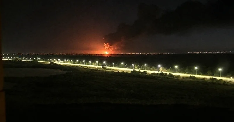 Ukrayna Rostov vilayətində neft terminalı, dəmir yolu körpüsü və iki gəmiyə zərbə endirib