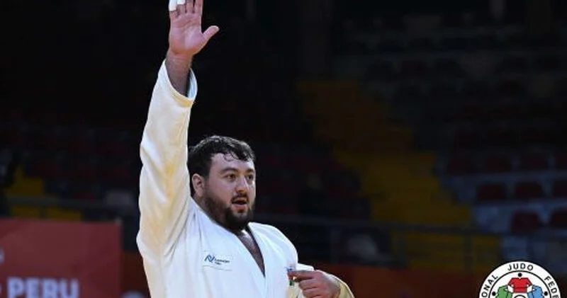 Kənan Nəsibov dünya çempionatında ilk görüşündə qələbə qazandı