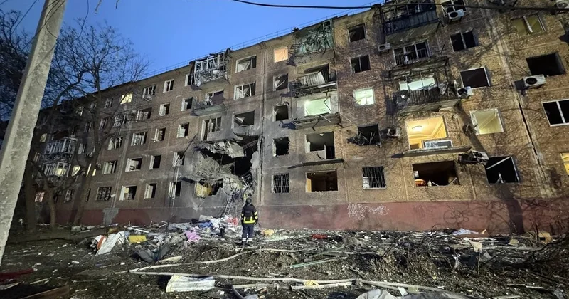 Удар по Запорожью: восемь погибших, судьба 12 человек неизвестна ОБНОВЛЕНО