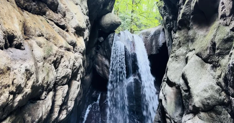 Токиахильский водопад в горах Лерика ВИДЕО