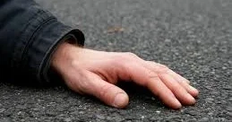 В Мингячевире мужчина скончался после падения с лестницы