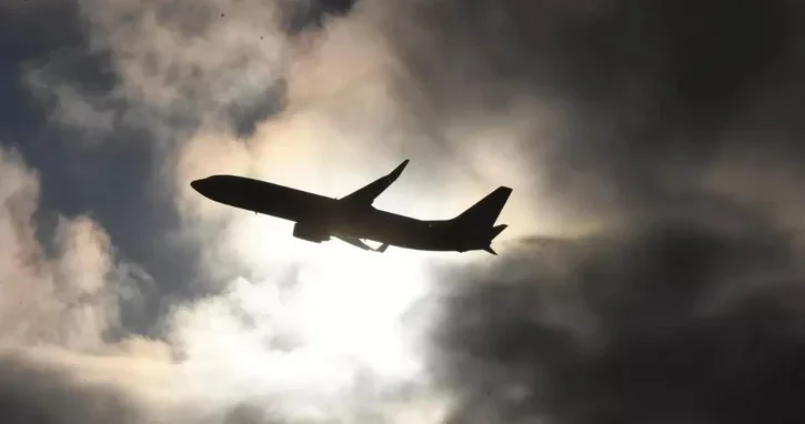 Пассажирский Airbus подал сигнал бедствия над Тихим океаном
