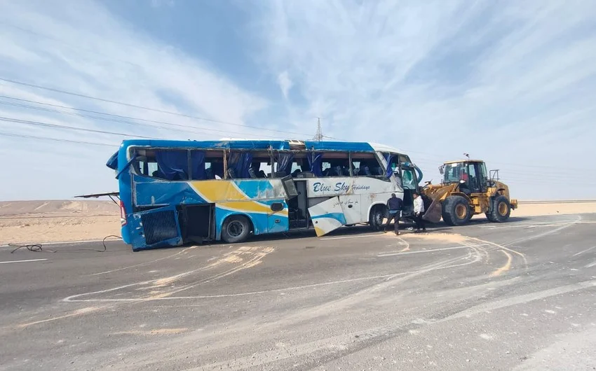 Azərbaycanlı turistləri daşıyan avtobus Misirdə qəzaya uğradı FOTO