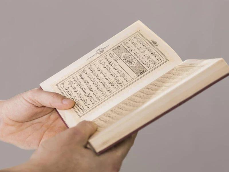 Azərbaycanda hazırlanan 850 illik Quran Londonda FOTO