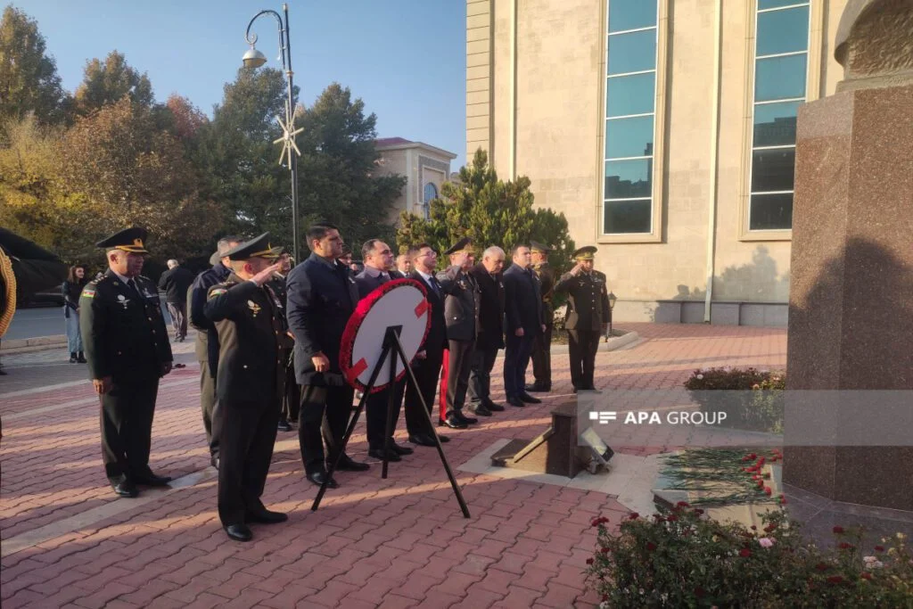 Mustafa Kamal Atatürkün Naxçıvanda abidəsi ziyarət edilib FOTOLAR