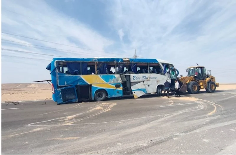 Azərbaycanlı turistləri daşıyan avtobus Misirdə qəzaya uğradı FOTO