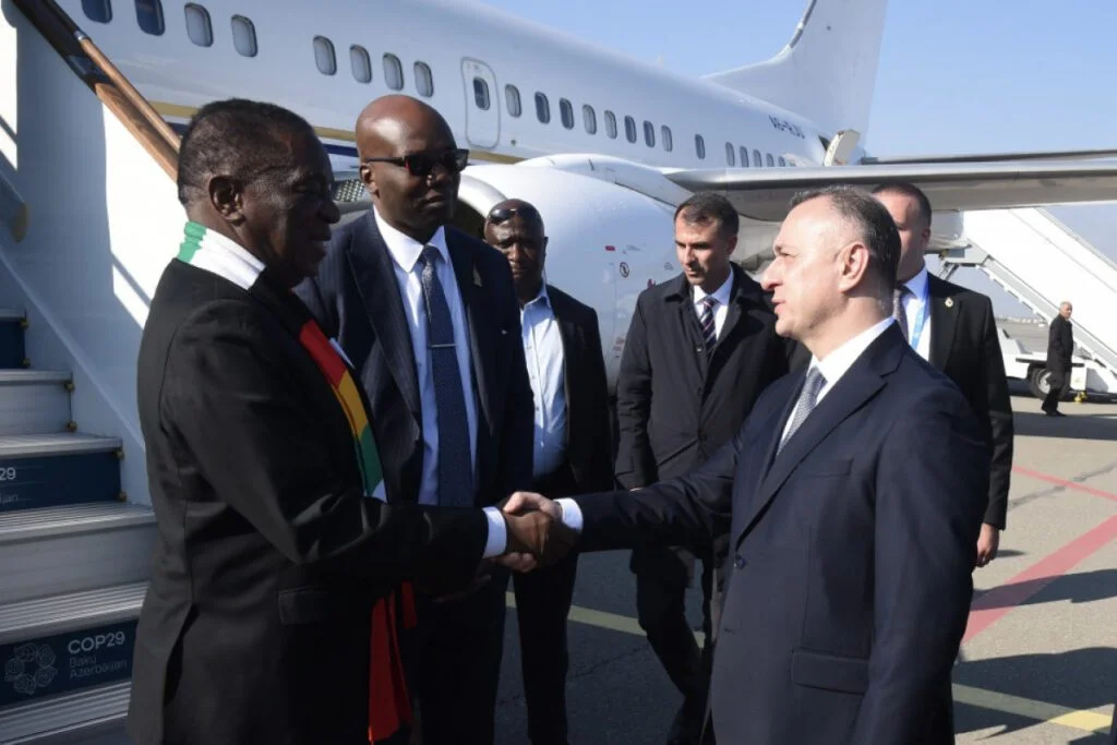 Zimbabve Prezidenti Azərbaycana səfərə gəlib FOTO