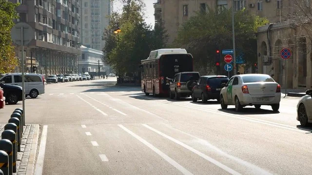 Bu küçədə mikromobillik zolaqlarının təşkilinə başlanılıb (FOTO)