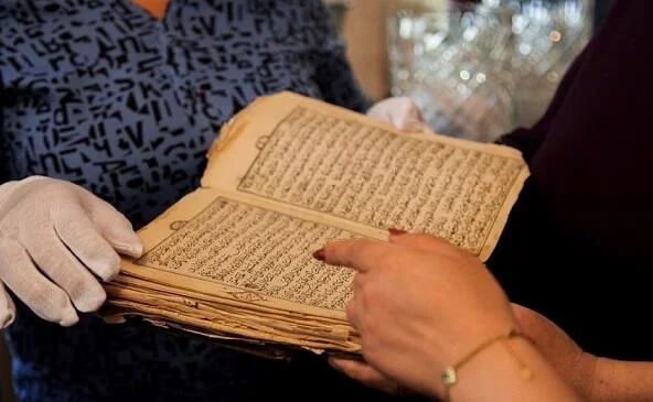 Azərbaycanda hazırlanan 850 illik Quran Londonda