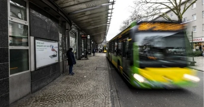 On dörd yaşdan kiçik uşaqlara ictimai nəqliyyat pulsuz ola bilər
