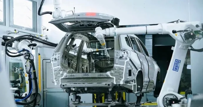 Çinin xaricdə avtomobil istehsal etməsinə nə mane olur?