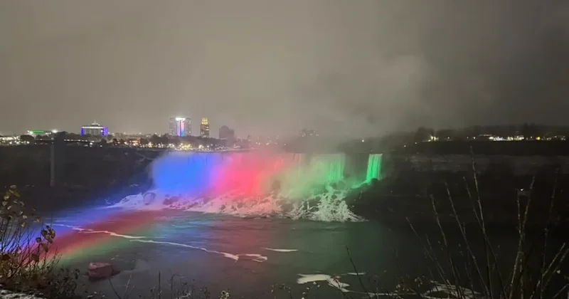 Самый красивый водопад мира в цветах азербайджанского флага ВИДЕО