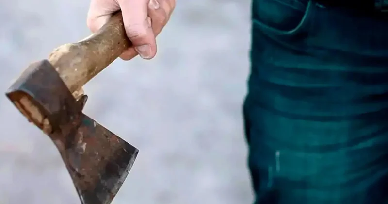 Бадалов зарубил жену топором и повесился