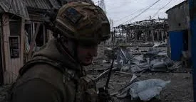 Müharibə vəhşəti: Rus əsgər ukraynalı əsiri edam etdi Ömürlük həbs!