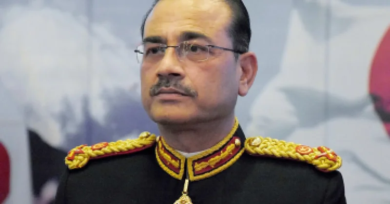 Zəfər Paradında iştirak edən feldmarşal Pakistanın faktiki lideri olacaq