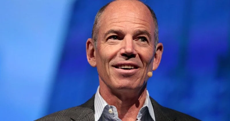 Netflix in həmtəsisçisi 30 il hər çərşənbə axşamı saat 17.00 da işini bitirib Səbəbi maraqlıdır