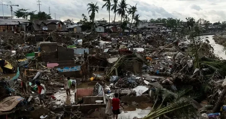 Супертайфун Фунг Вонг оставил 12 регионов Филиппин без электричества