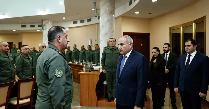 Paşinyan orduda əməliyyat müşavirəsi keçirdi