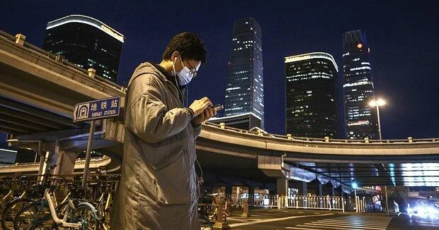 Одна из крупнейших экономик мира столкнулась с падением зарплат