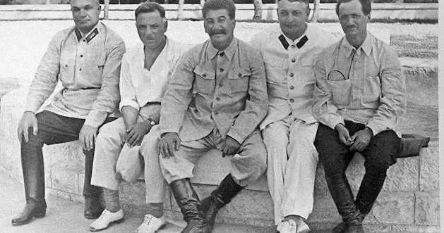 Bir Foto Bir Hekayə: Gülümsəyən üzlərin arxasındakı kölgə