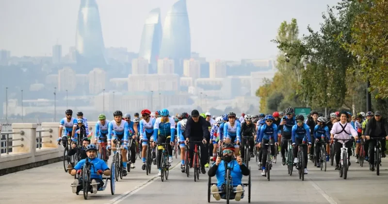 Баку стал ареной праздничного велопробега ФОТО
