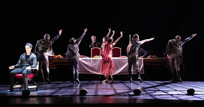 Потрясающая премьера в Баку! Гамлет Принц Датский Робера Лепажа магия танца и драмы (ФОТО)