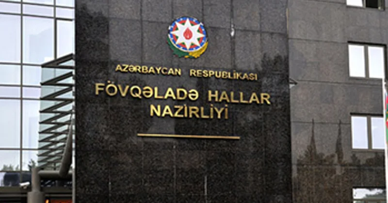 FHN: Avtomobildə sıxılı vəziyyətdə qalan sürücü təcili tibbi yardım briqadasına təhvil verilib