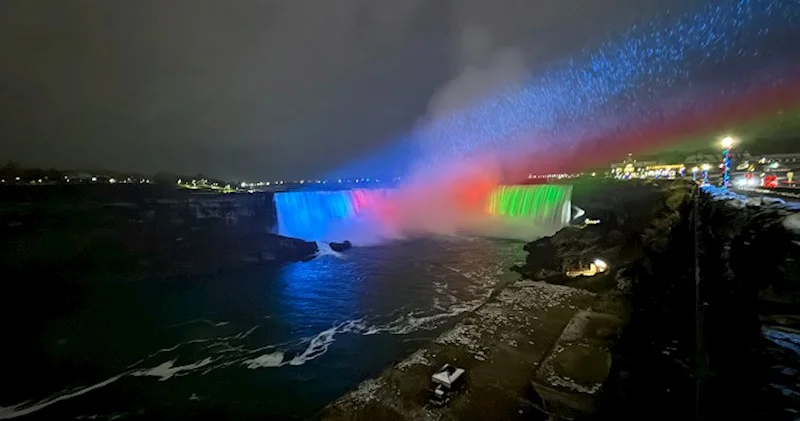 Niaqara şəlaləsi yenidən Azərbaycan bayrağı rəngində FOTO