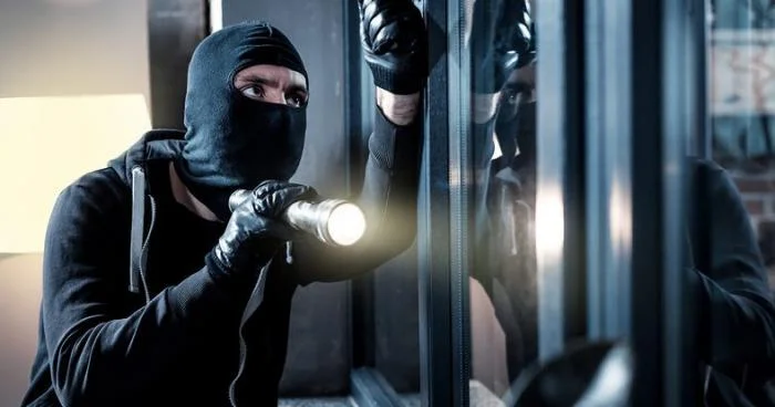 Oğurluğa görə saxlanıldı, üzərində maddə aşkarlandı