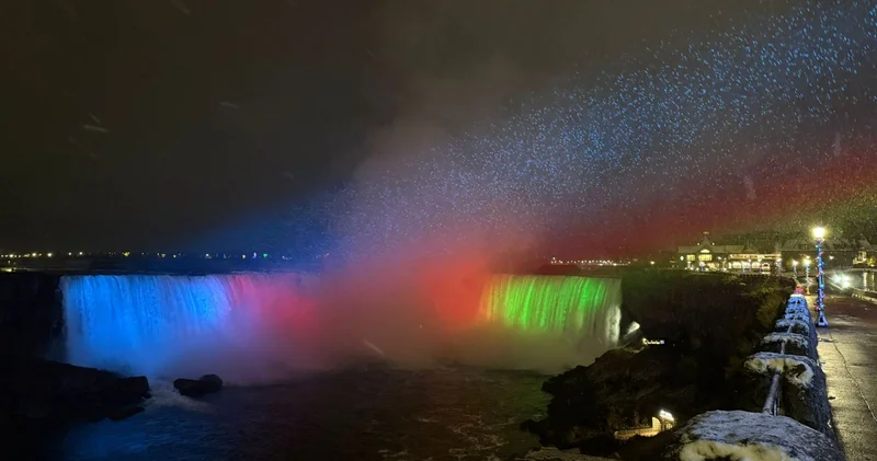 Водопад Ниагара был подсвечен цветами флага Азербайджана (ФОТО)
