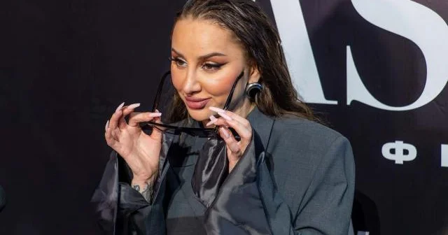 Anna Astinin həmkarı müğənninin təqaüdə çıxa biləcəyinə inanır...