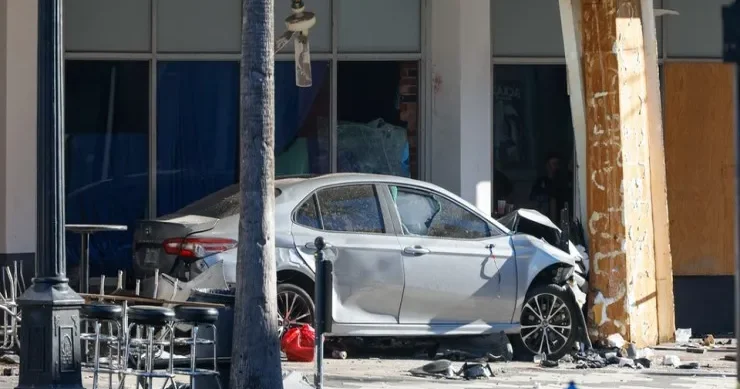 Polisdən qaçan sürücü bara girdi, ölənlər var