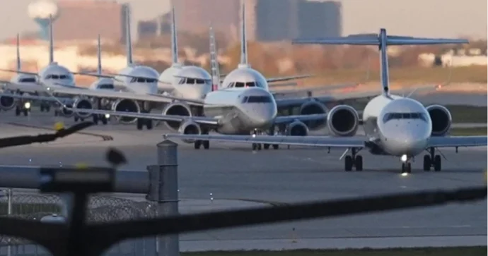 Bir gündə gecikən aviareyslərin sayı 10 mini keçdi YENİLƏNİB