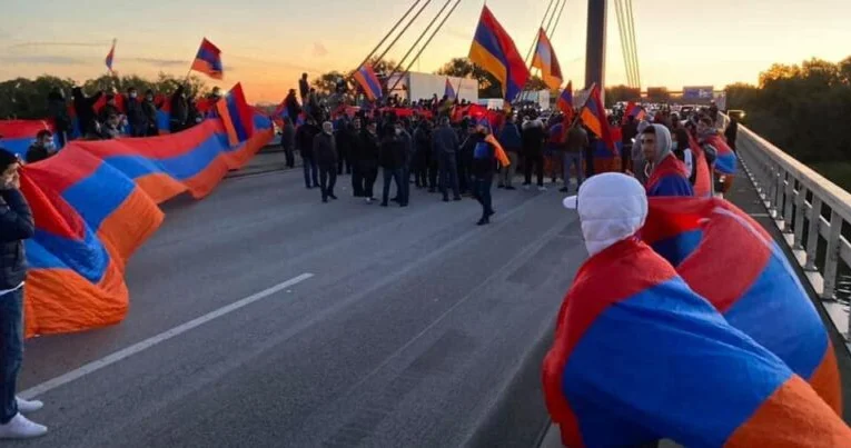 Ermənilər bu dəfə Paşinyana görə ayağa qalxdı VİDEO