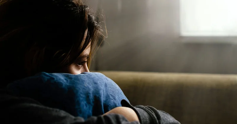 Ərini və uşaqlarını atıb başqa kişi ilə qaçdı, oğlu tərəfindən öldürüldü