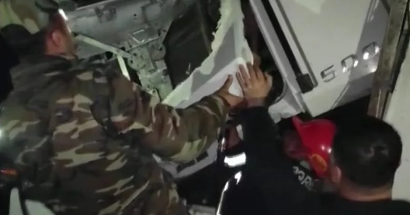 “Mersedes” dərəyə aşıb, sürücü xilas edilib...