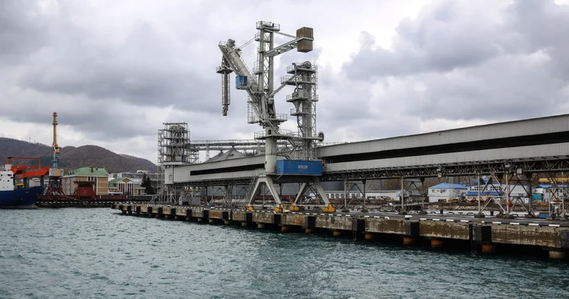 Атака морских дронов на порт Туапсе