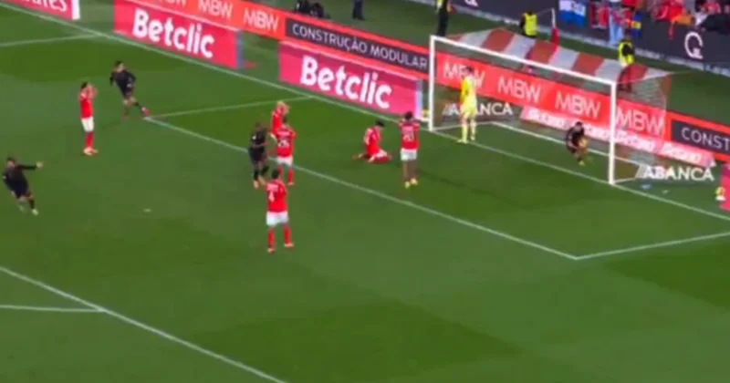 Benfika tarixinin ən gülməli qollarından birini buraxıb VİDEO
