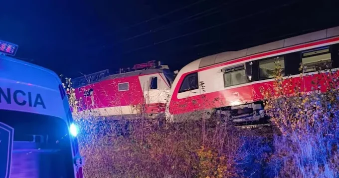 Avropada sərnişin qatarı toqquşdu, çox sayda yaralı var