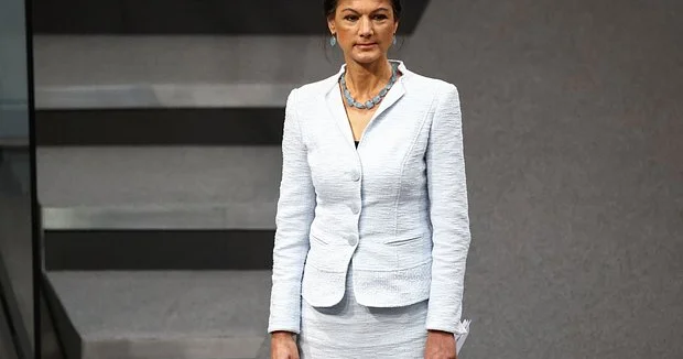 Vagenknext partiya liderliyindən imtina edib…