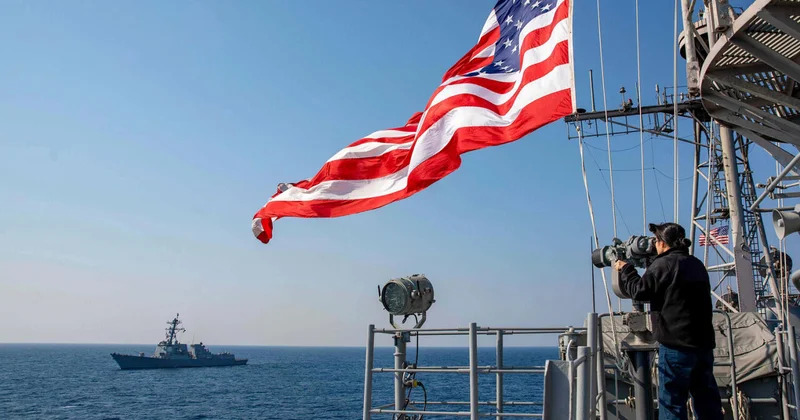 США уничтожили два судна наркотеррористов в Тихом океане