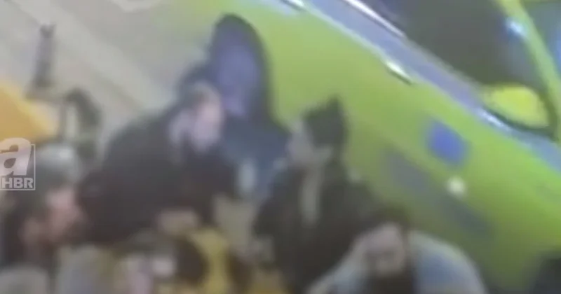 İstanbulda qadının üzərinə odekolon töküb yandıran şəxsin görüntüləri yayıldı VİDEO