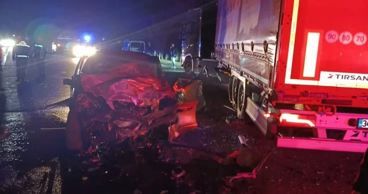 Столкновение Mercedes и грузовика в Нахчыване: погиб водитель